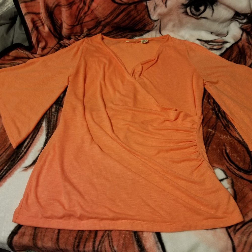 XL. Cold shoulder. V neck top - Picture 1 of 2